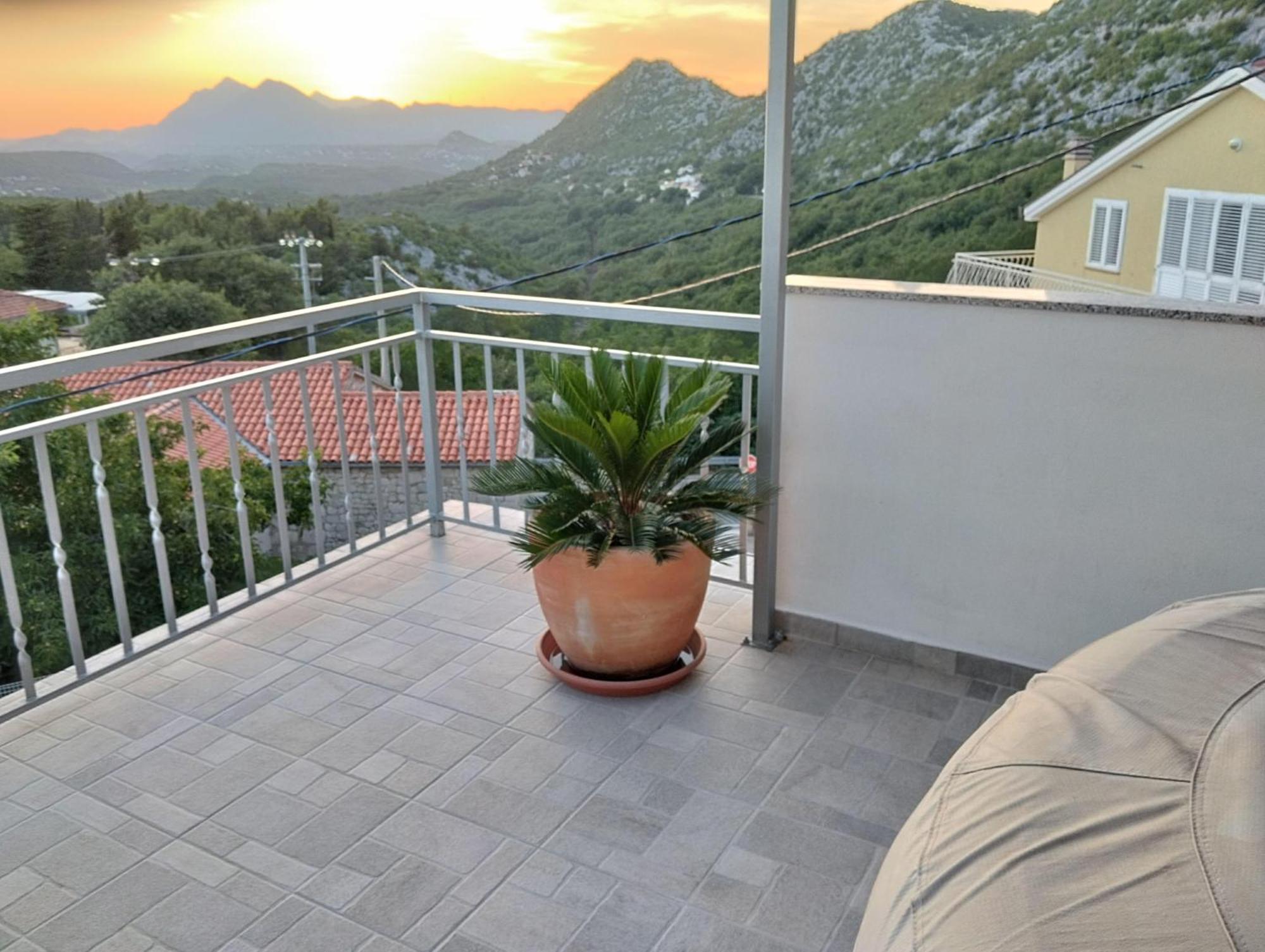 Holiday Home Horizonte With Jacuzzi Gornja Brela Exterior photo